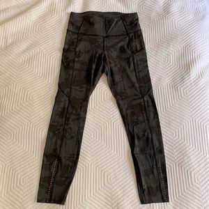 Lululemon Fast and Free Tight 25” Size 6 Camo EUC